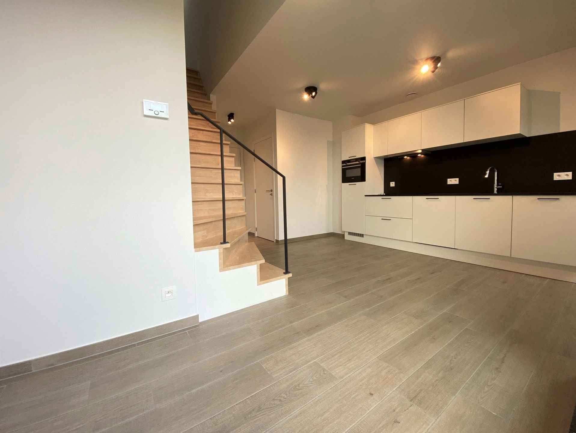 moderne duplex 1-slpk nabij Harmoniepark foto {{pictureIndex}}