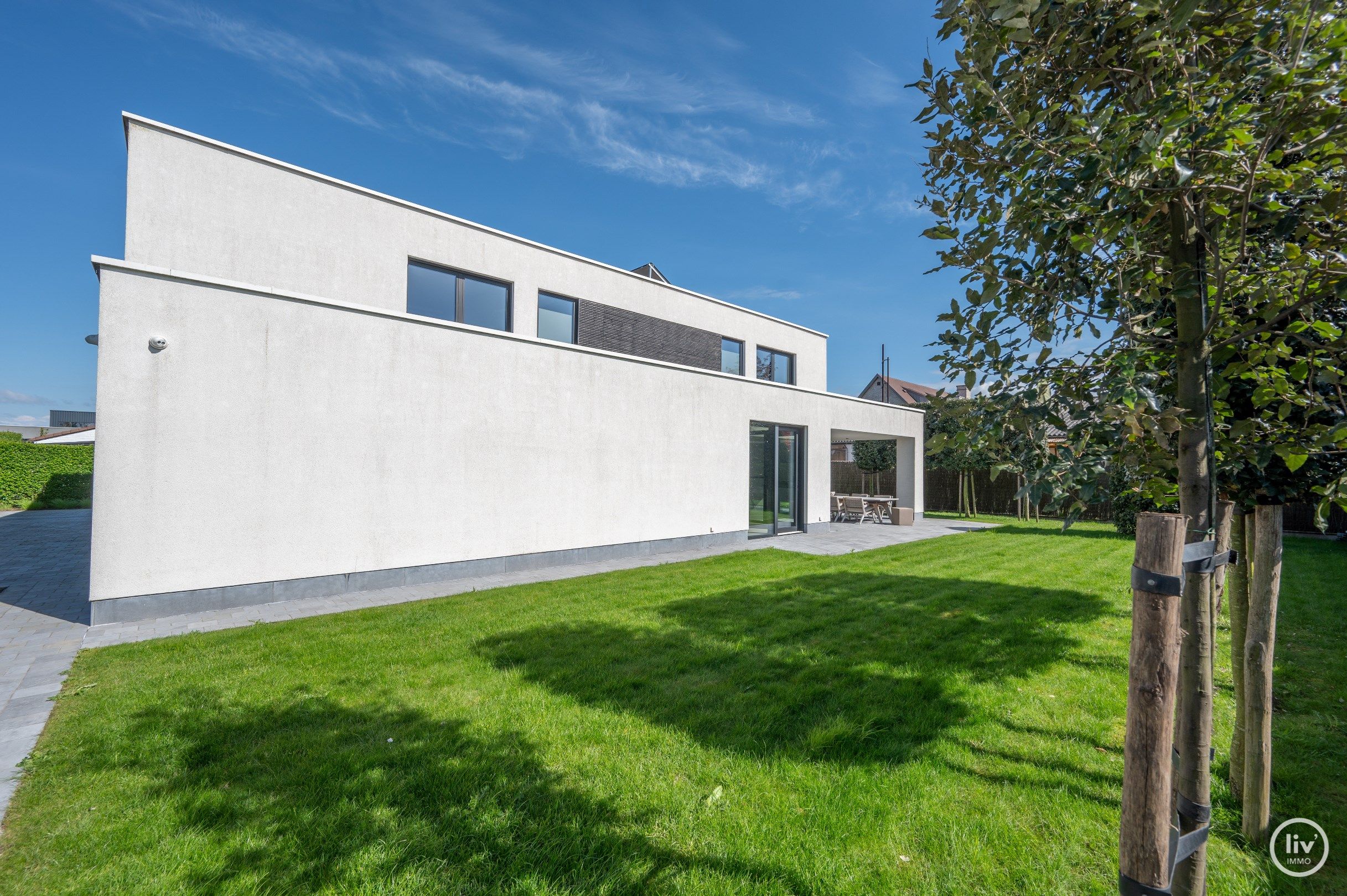 Moderne villa (2017) genietend van veel lichtinval en voorzien van heel wat comfort gelegen vlakbij het centrum van Knokke. Garage voor 6 wagens toegankelijk vi foto 35