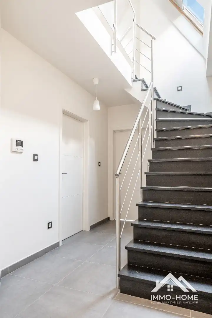 Jonge recente woning met heel veel volume! foto 21