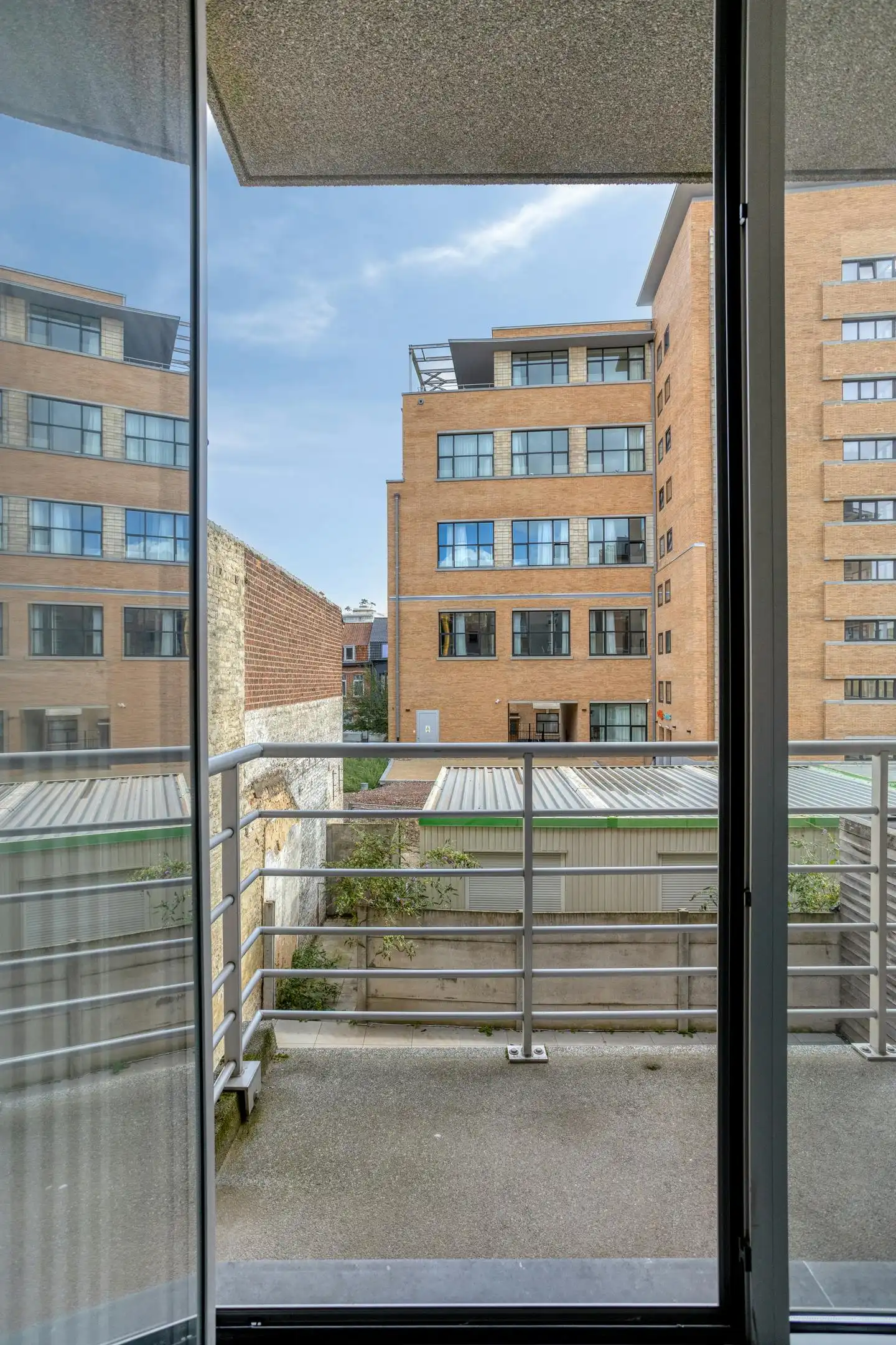 Gerenoveerd 1-slaapkamer appartement te koop in centrum Kortrijk foto 12