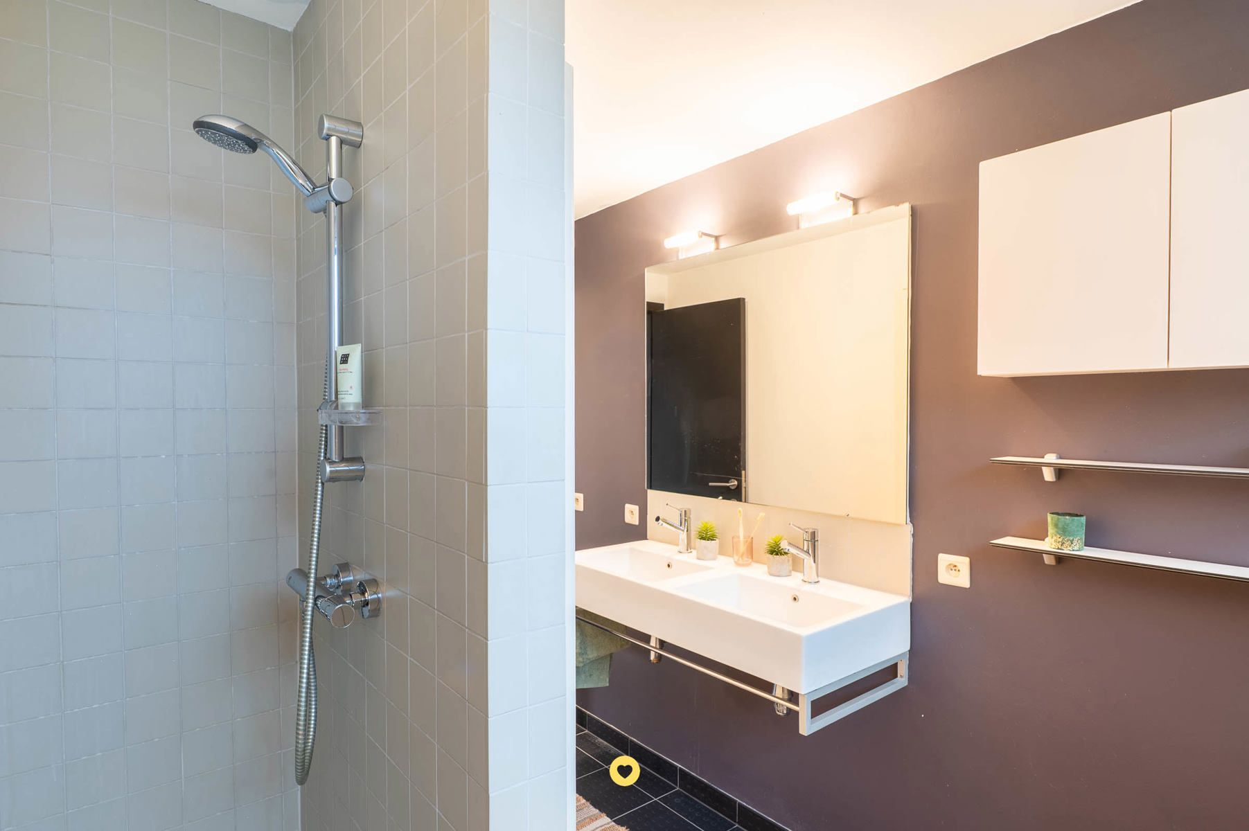 Rustig gelegen instapklare HOB met 4 SLK's, bureau en tuin foto 11