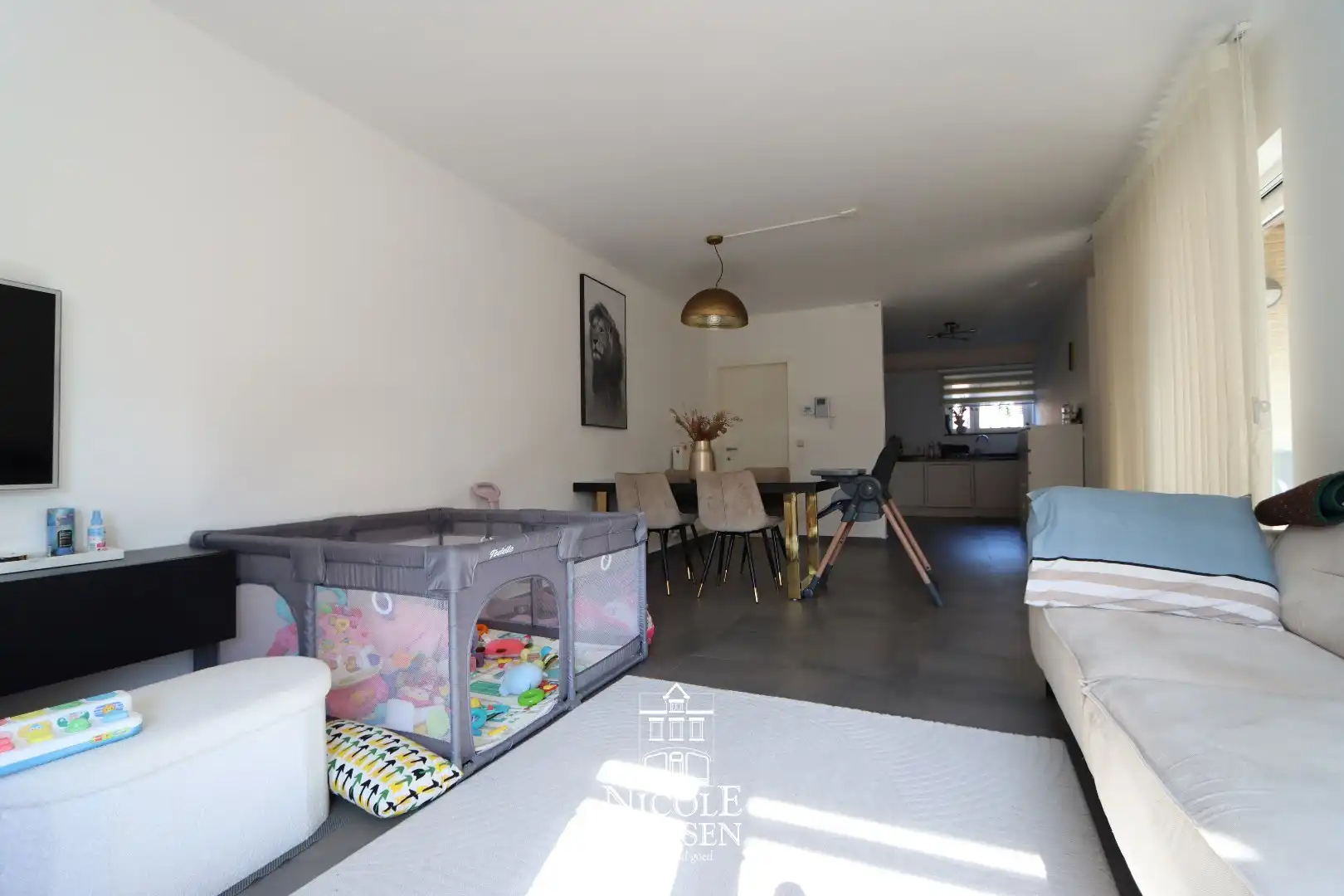 Instapklaar appartement met twee slaapkamers en overdekt terras foto 3