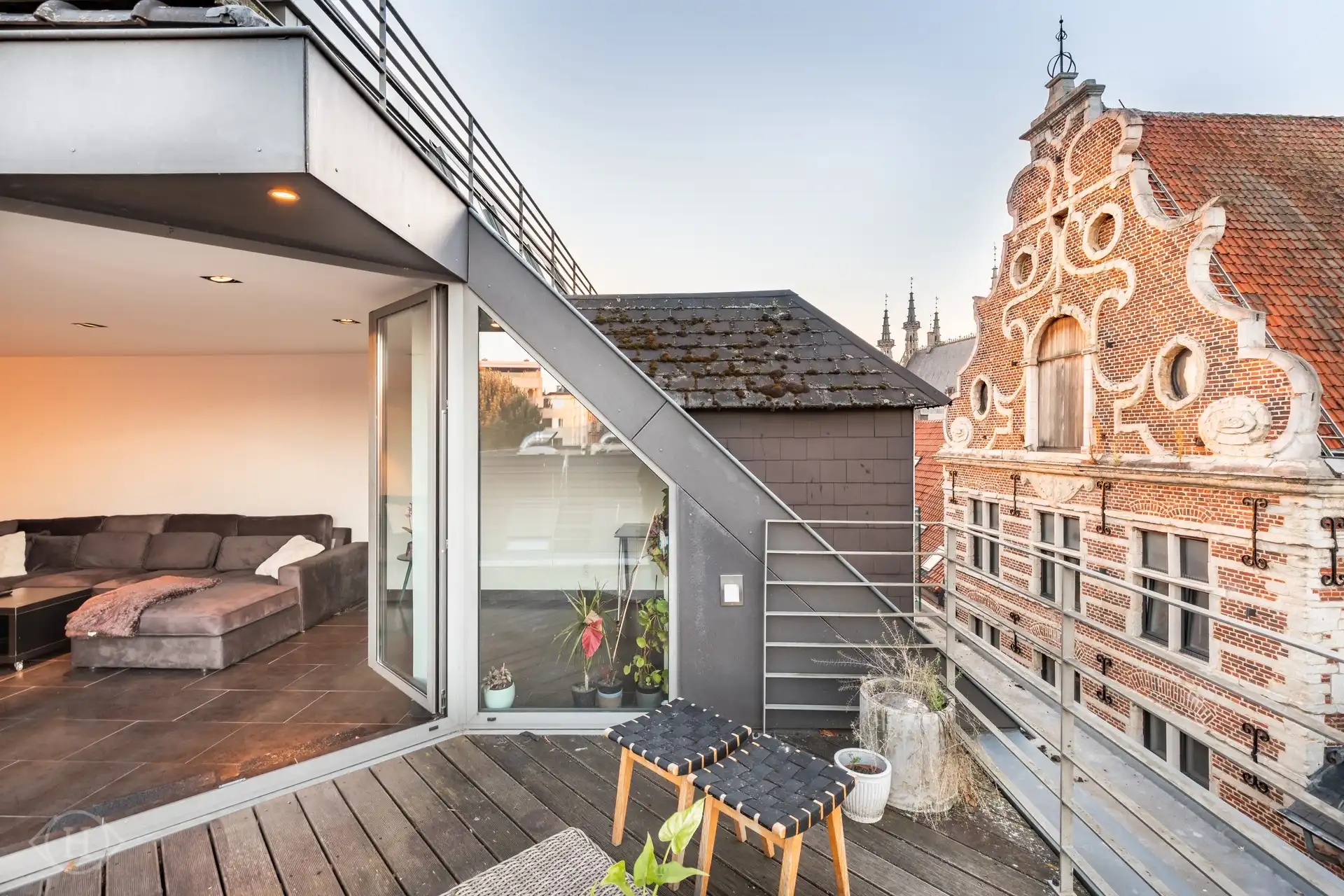 Stijlvol tweeslaapkamerappartement met terras foto 11