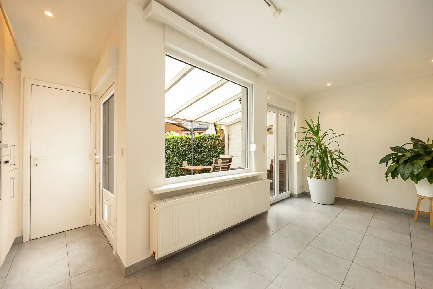 INSTAPKLARE GEZINSWONING MET 4 SLAAPKAMERS EN HEERLIJKE TUIN OP TOPLOCATIE OP DE GRENS EDEGEM/WILRIJK foto 10