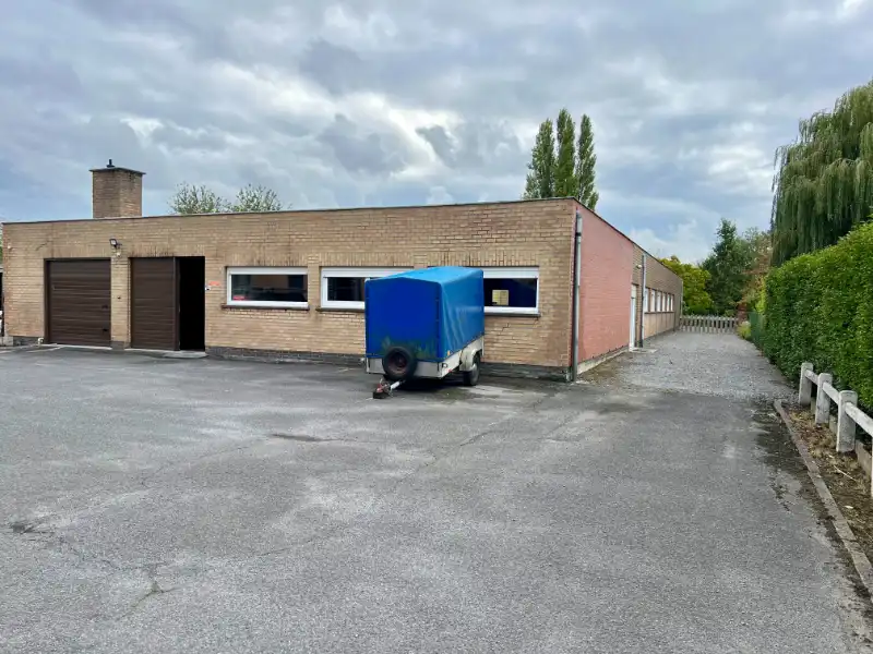 BEDRIJFSGEBOUW - OPSLAGRUIMTE 520 m² MET PARKING foto {{pictureIndex}}