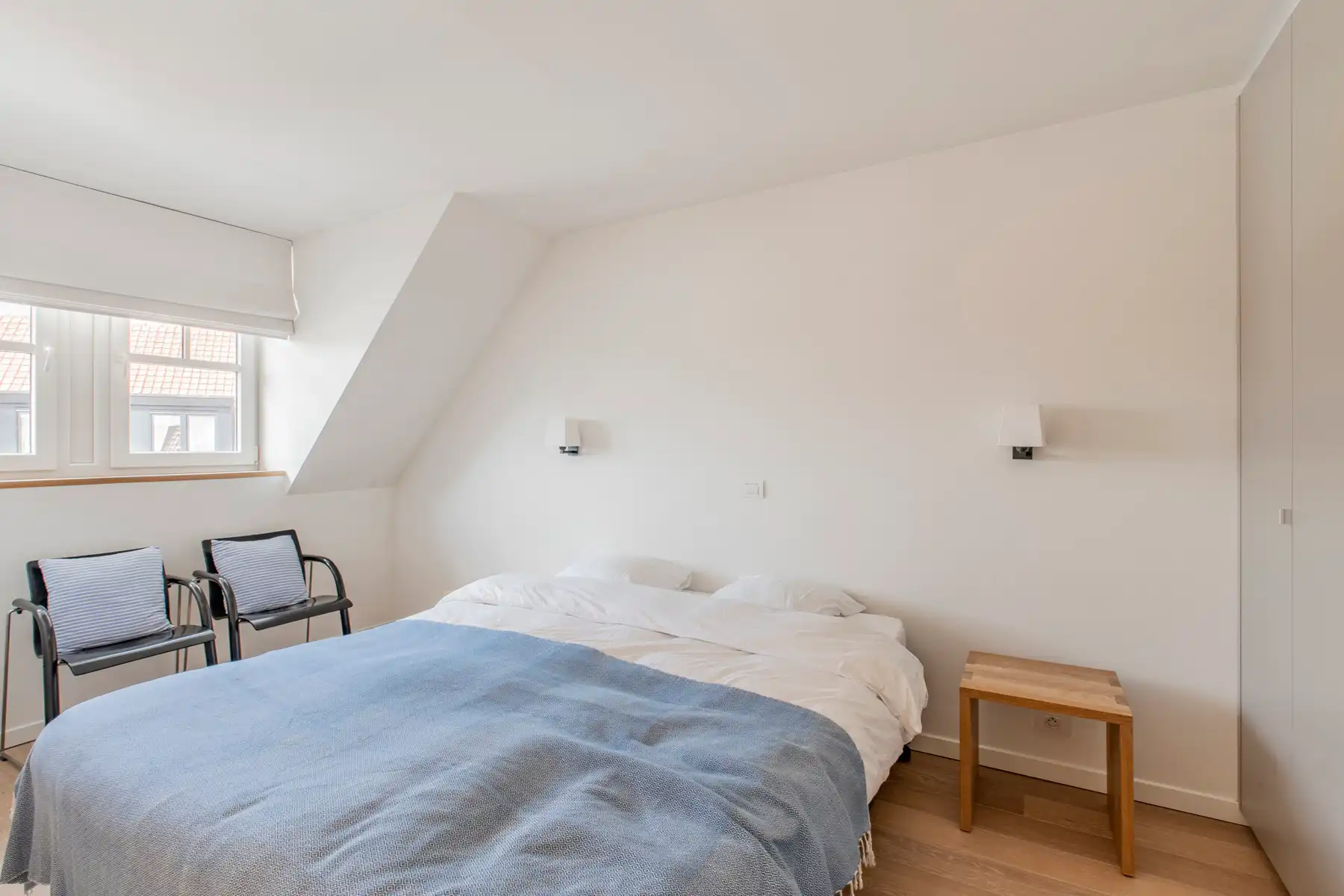 Uitzonderlijk ruim en modern gemeubelde triplex met zonneterras foto 11