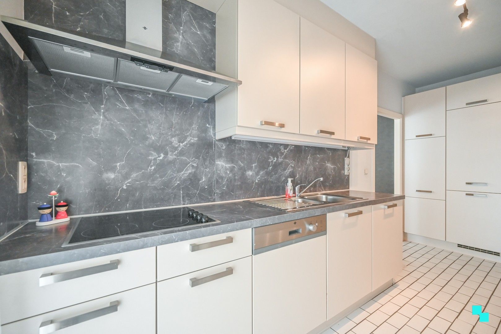 Ruim en praktisch appartement in residentiële laan in Kortrijk! foto 14