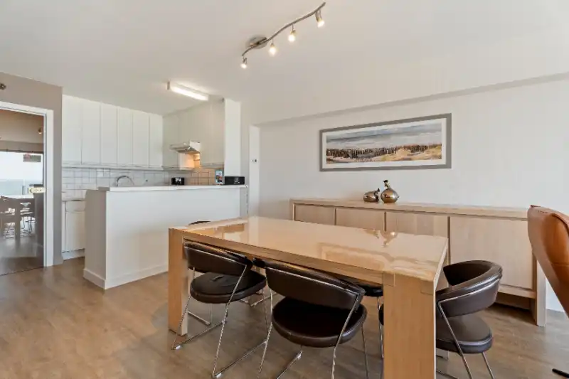 APPARTEMENT MET DRIE SLAAPKAMERS MET FRONTAAL ZEEZICHT GELEGEN TUSSEN DE ESPLANADE EN DE ZEELAAN foto 7