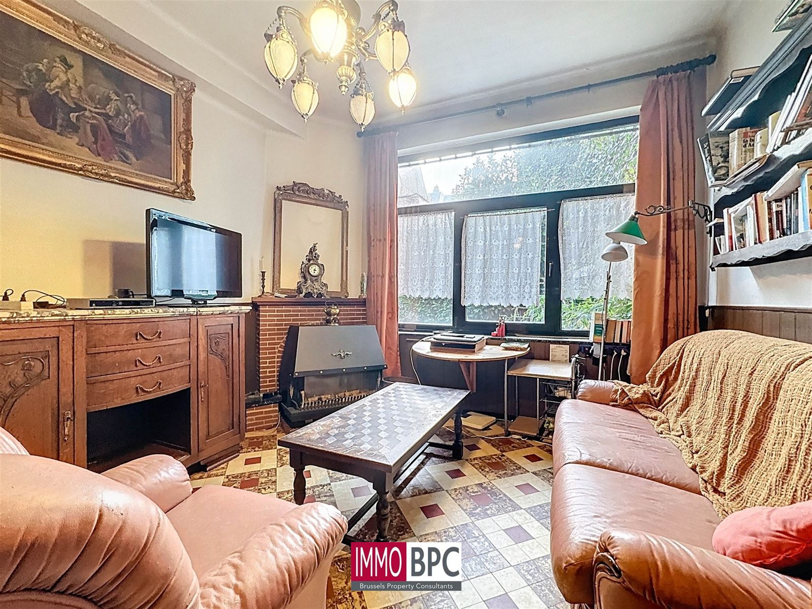 Kleine charmante achterwoning met tuin en dubbele garage te renoveren  foto 2