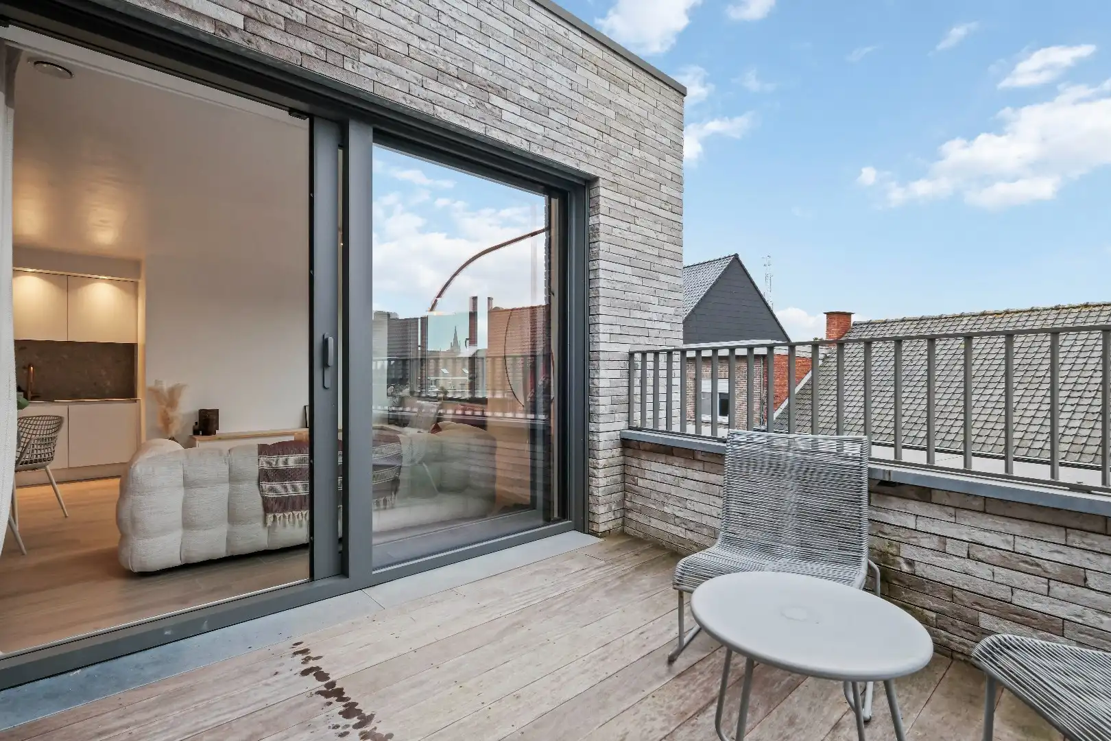 Instapklaar appartement met 2 slaapkamers en staanplaats in Ieper-centrum foto 3