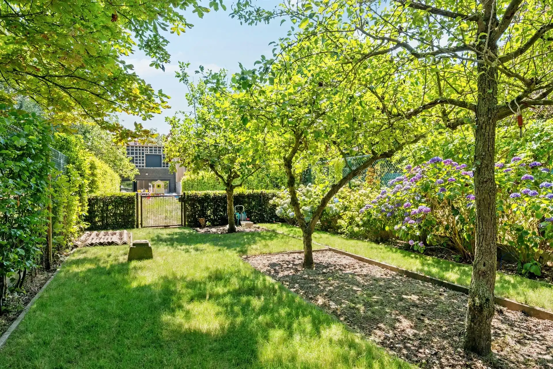 Ruime gezinswoning met 4 slpk, garage en zonnige tuin foto 7