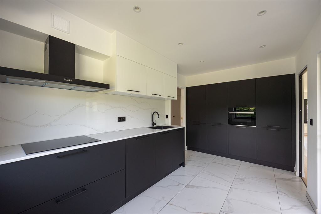 Stijlvol gerenoveerde villa met ruime tuin foto 8