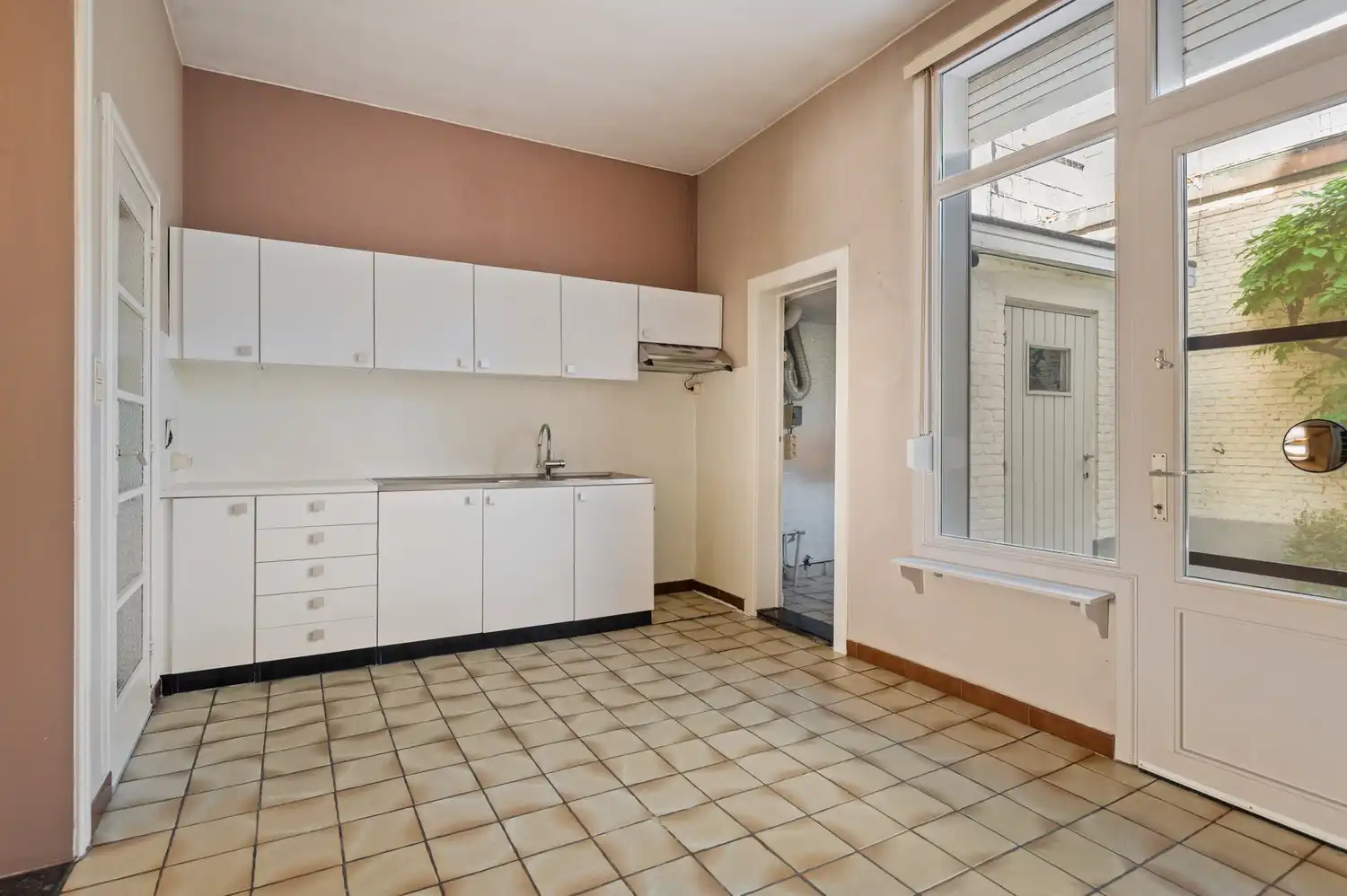 Te renoveren woning met 3 slaapkamers op toplocatie nabij centrum en station van Lier! foto 7
