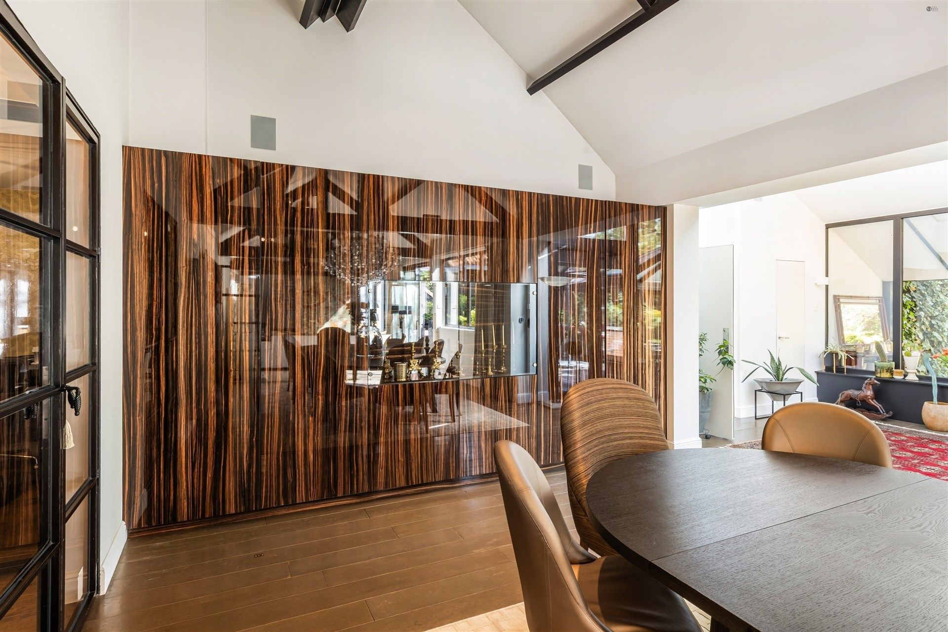 Stijlvolle en hoogwaardig afgewerkte villa met bijgebouw op fantastische locatie op perceel van 1784 m² foto 14