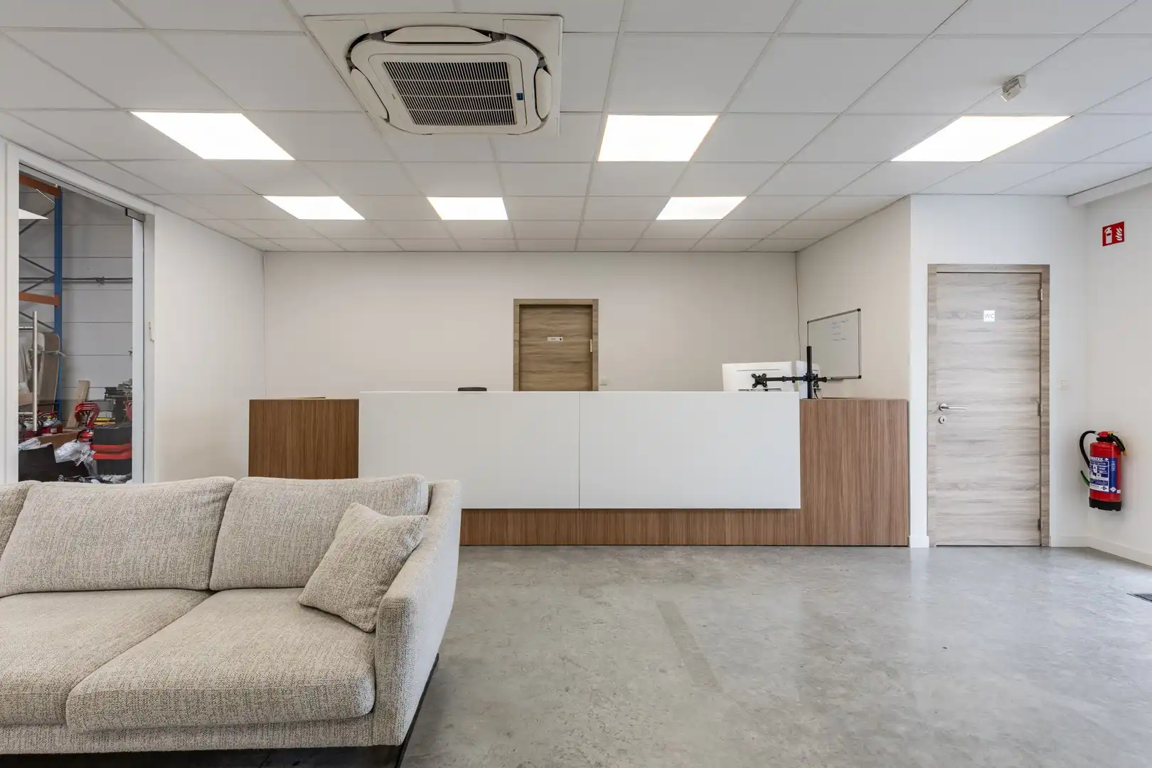 MODERNE KMO-UNIT VAN 512 m² MET KANTOOR – TOPLIGGING TE WILRIJK foto 9