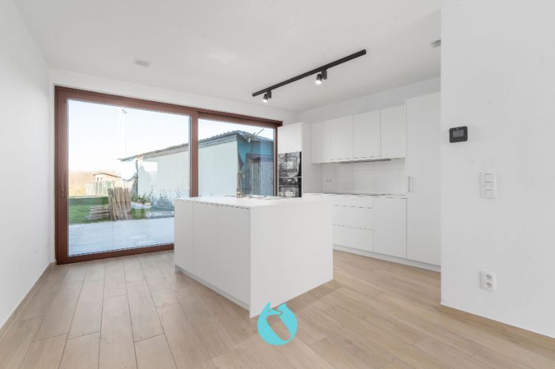 Ontdek dit prachtige duplex-nieuwbouwappartement, met drie slaapkamers en twee badkamers foto 3