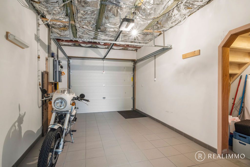 Recente halfopen woning in rustige straat! foto 16