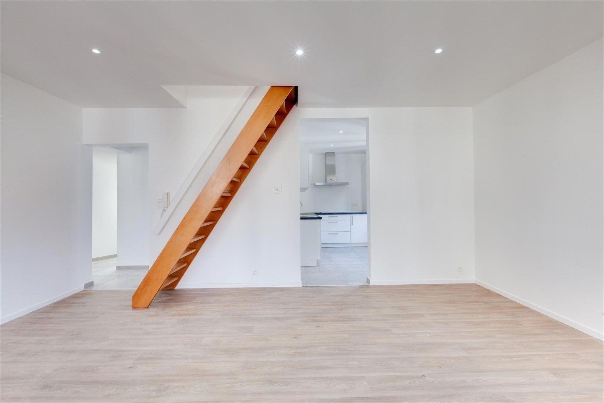 Gerenoveerd 2/3 slaapkamer appartement in centrum Hamme foto 2