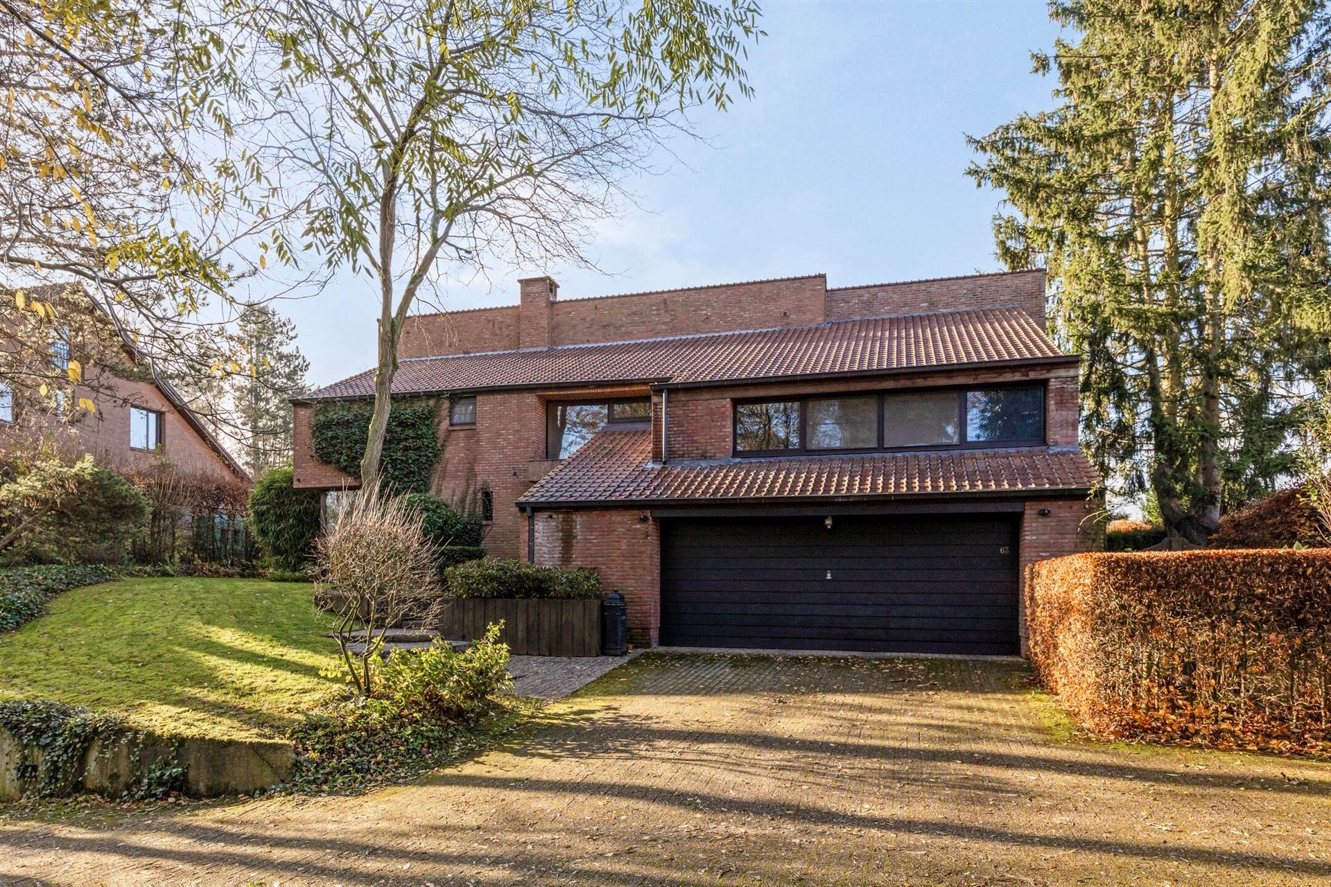 ONDER OPTIE - Ruime klassieke villa met zwembad in doodlopende straat foto 4