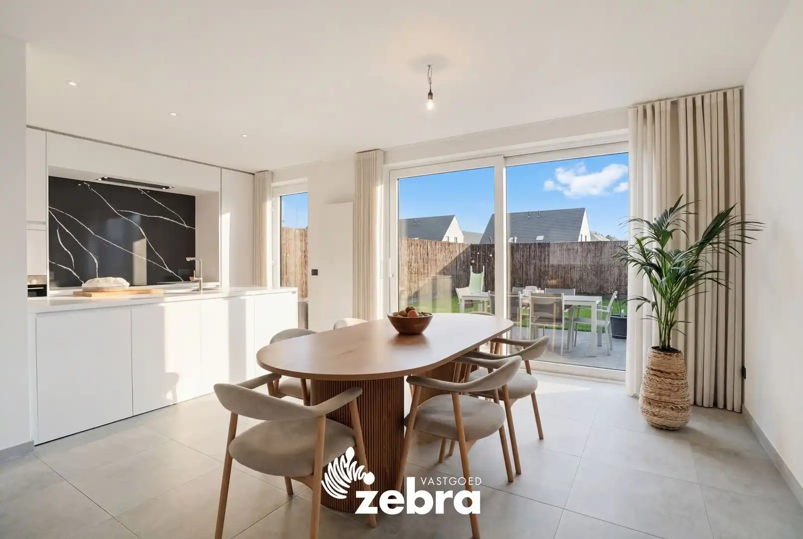 Instapklare woning met 3 slaapkamers en garage te Meulebeke! foto {{pictureIndex}}