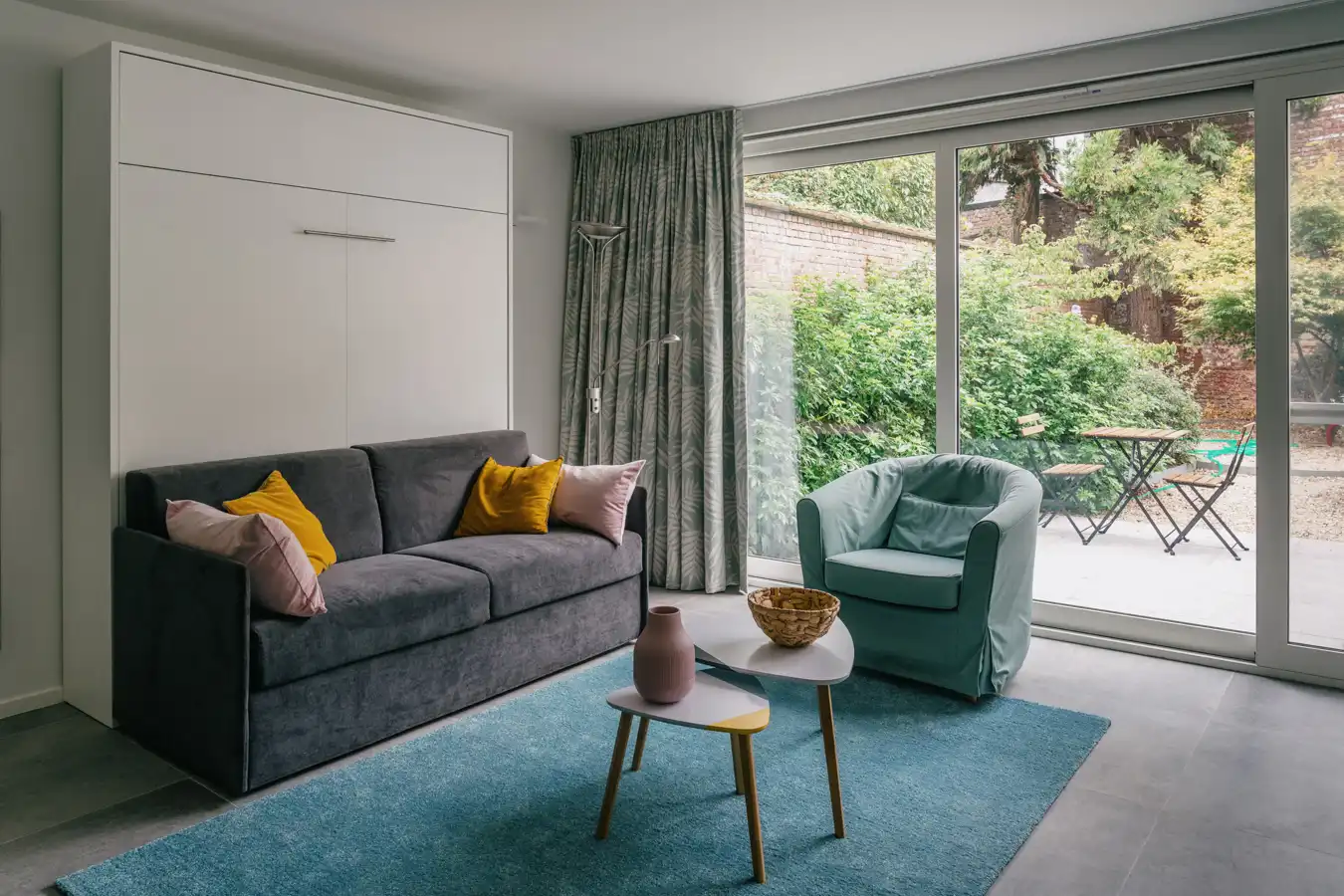 Gemeubelde studio met groene tuin op het Zuid foto 6