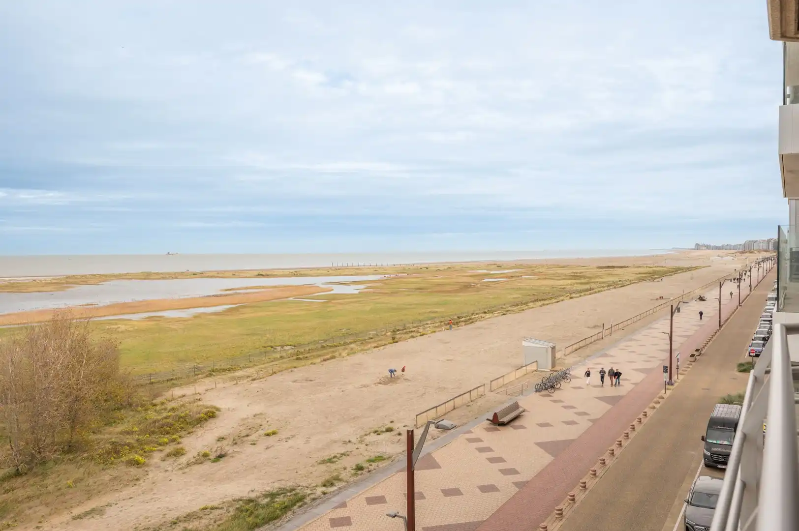 Designappartement met panoramisch zeezicht! foto 3