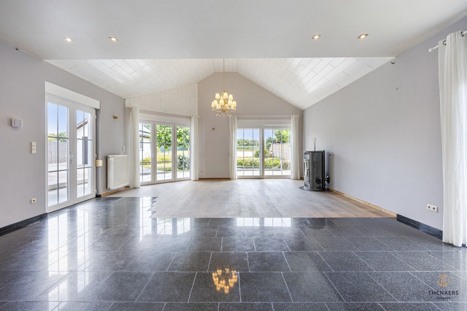 LANDELIJKE WONING MET DRIE SLAAPKAMERS EN WEIDE. foto 3