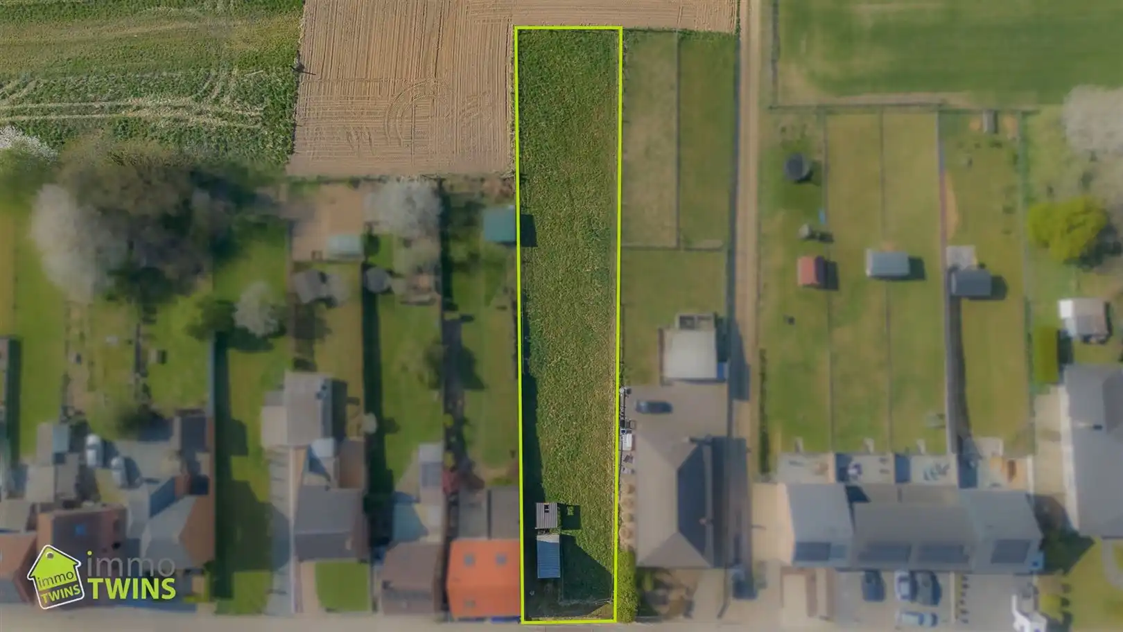 Bouwgrond halfopen bebouwing met weids groenzicht te Ninove foto {{pictureIndex}}