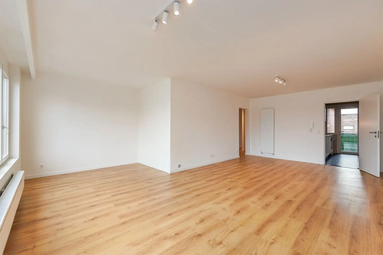 Prachtig gerenoveerd appartement in doodlopende straat zonder bovenburen foto 2