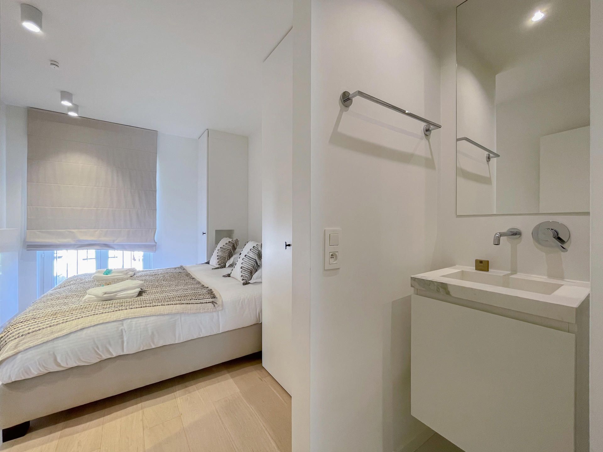 Zonnig en recent gerenoveerd appartement op topligging foto 20