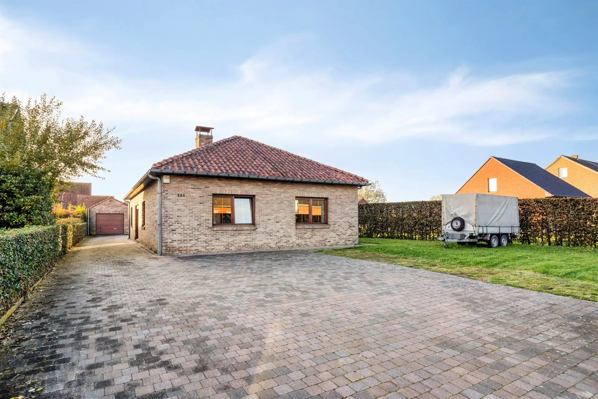 Op te frissen woning met 5 slpks nabij centrum Oostmalle! foto {{pictureIndex}}