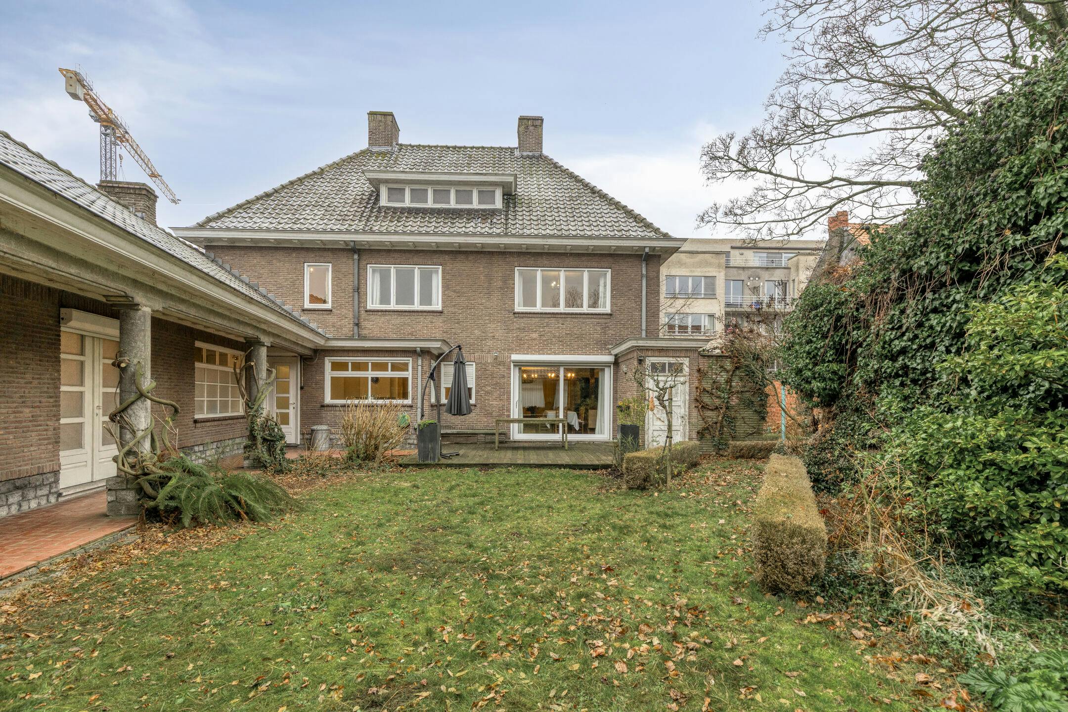 Riante villa met praktijkruimte foto 19