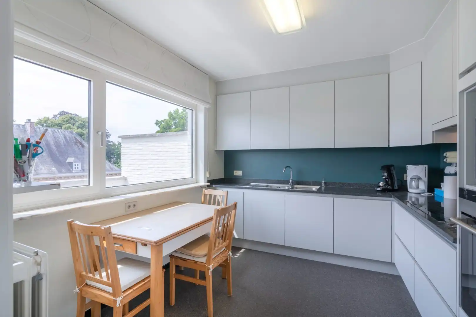 Ruim appartement op de 3° verdieping in hartje Hoeselt, met 3 slaapkamers, garage en prachtig terras met panoramisch uitzicht.  foto 10