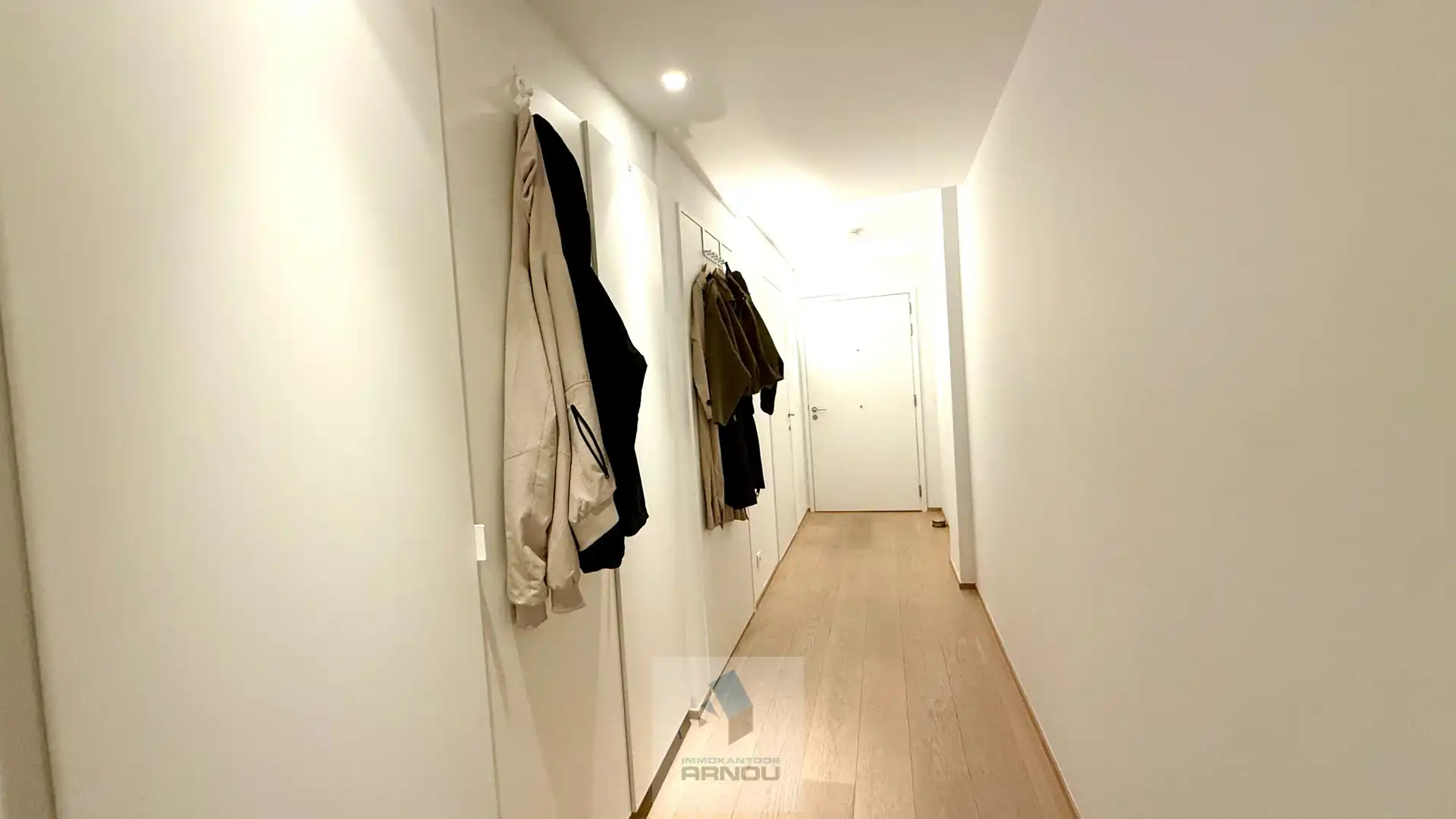 Stijlvolle en ruime loft met 2 slaapkamers, dressing, overdekt terras en 2 parkeerplaatsen foto 13