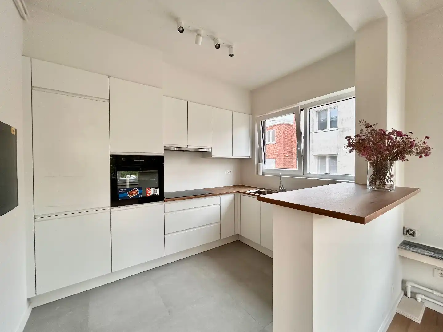 Gerenoveerd instapklaar 2 slpk appartement foto 4