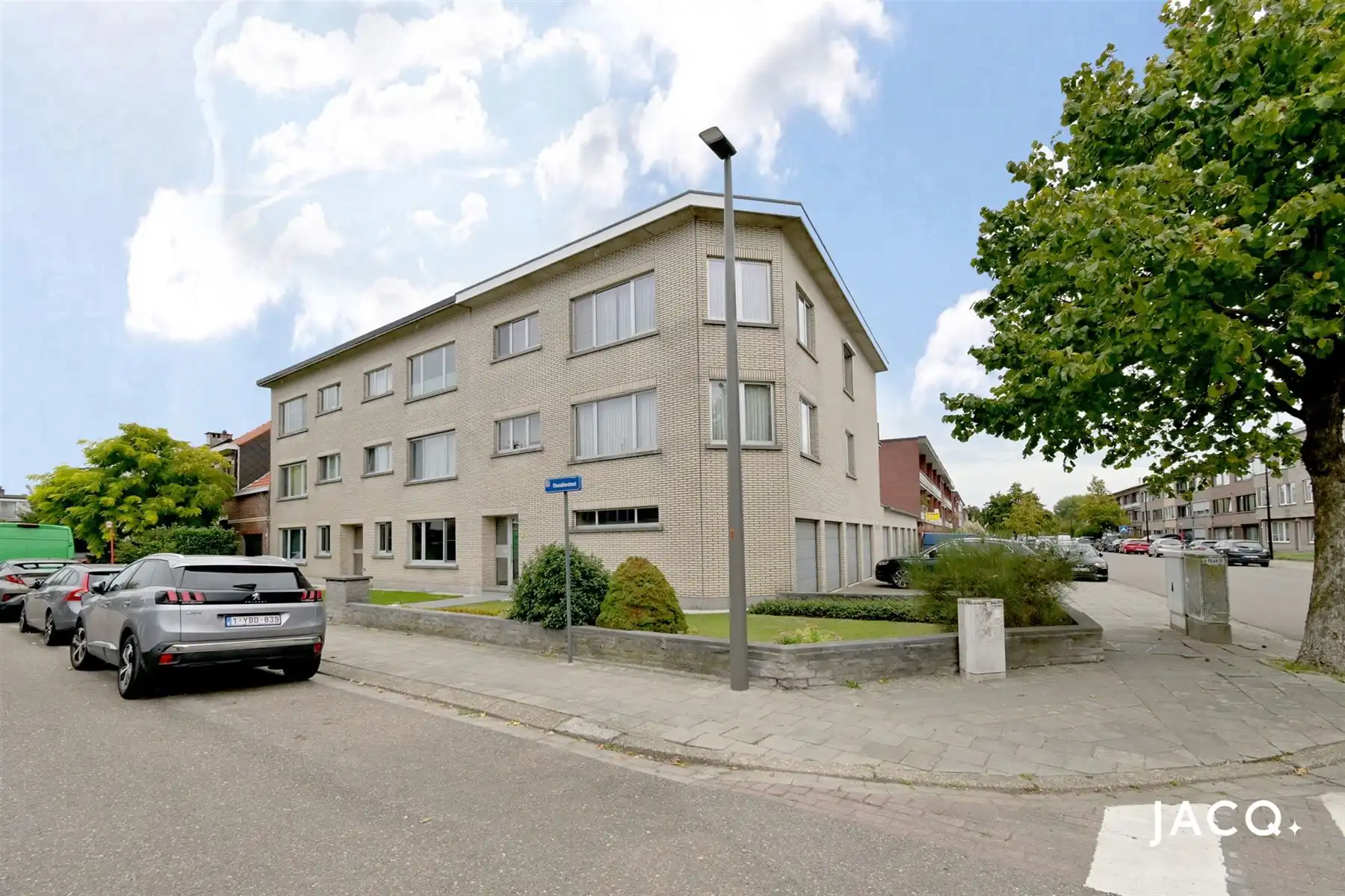 Sfeervol gelijkvloers appartement met zonnige tuin foto 15