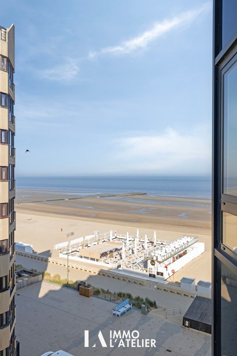Ruime studio met aparte slaaphoek en zijdelings zeezicht in Westende. foto 10