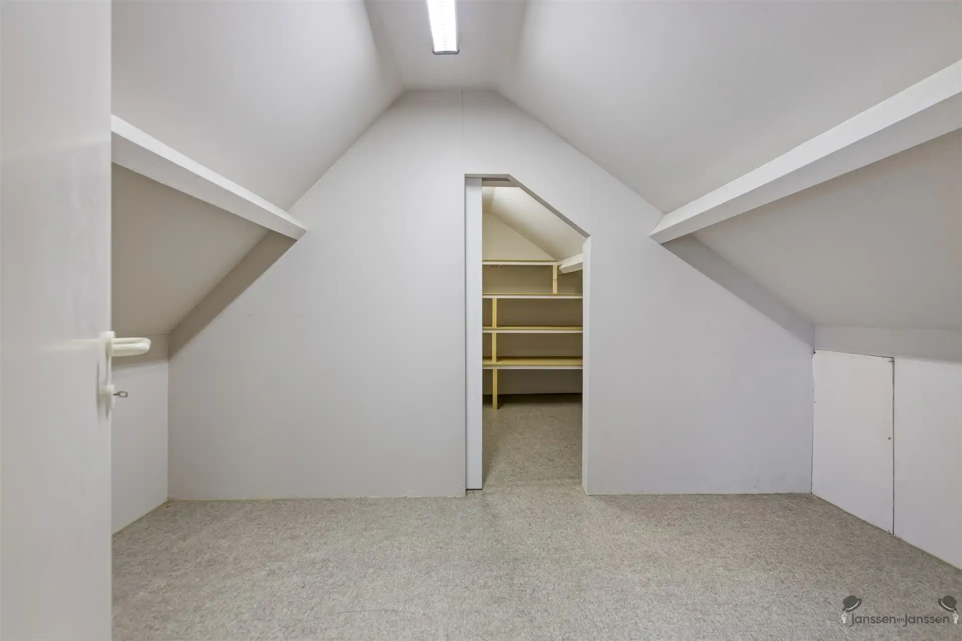 Ruime, goed onderhouden woning met prachtige tuin in Geel foto 22