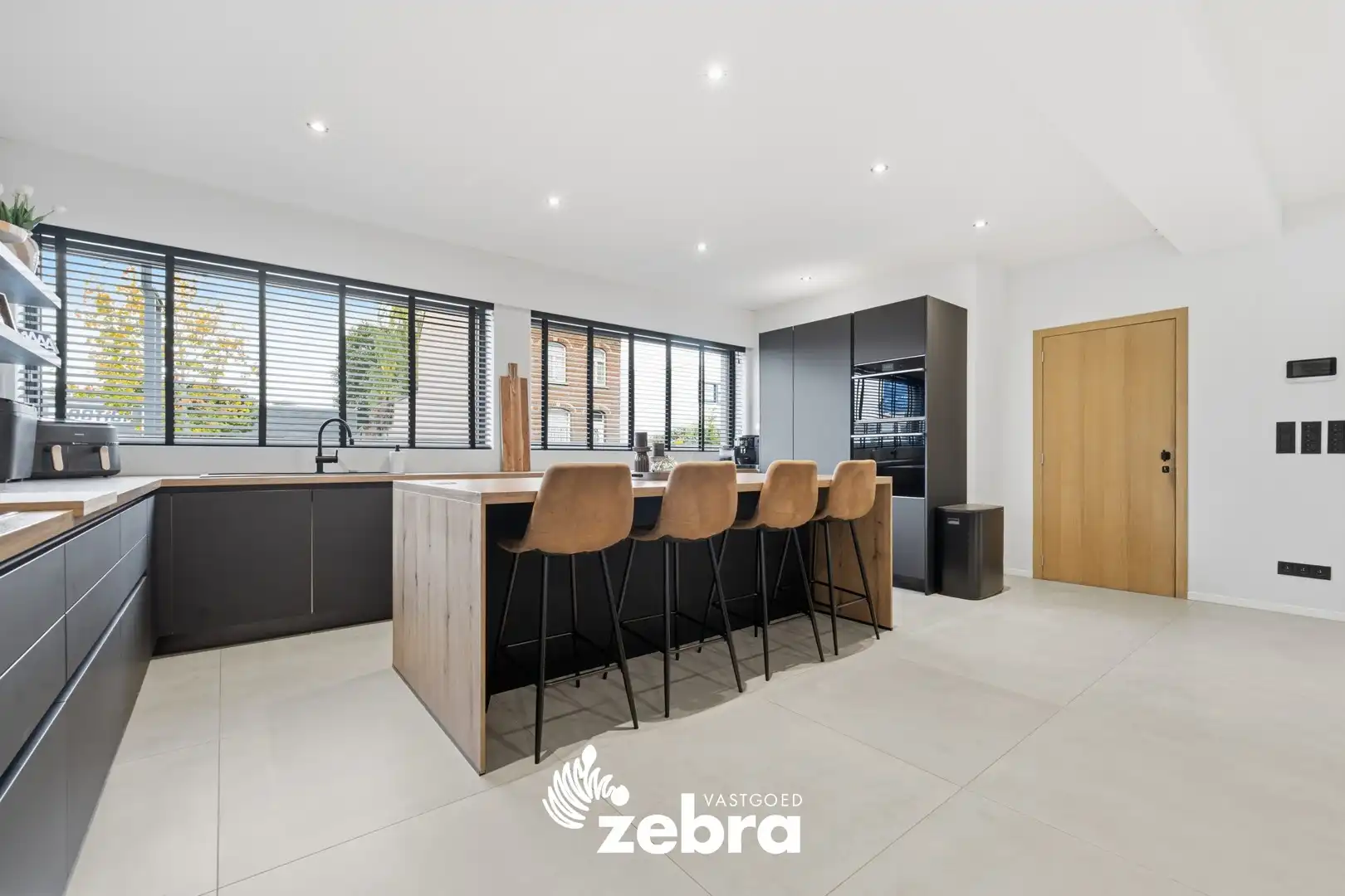 Instapklare woning met loods van ± 250 m² te Ingelmunster! foto 5