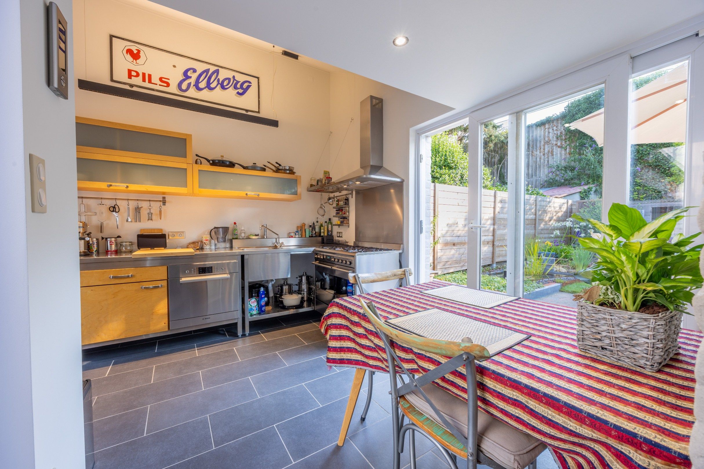 GERENOVEERDE HALFOPEN WONING foto 7