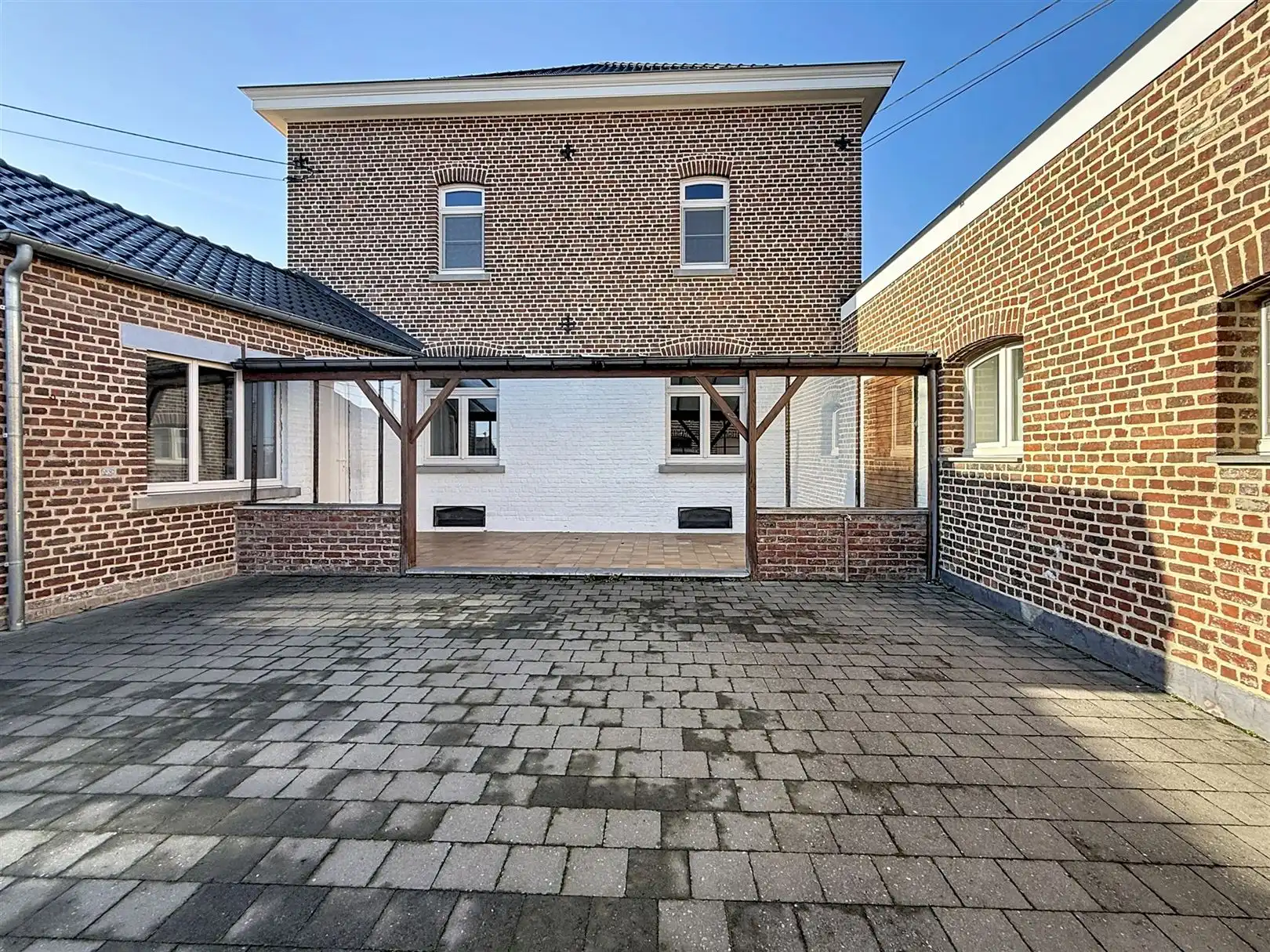 Ruime woning met 4 slpks en verhuurde studio + tuin foto 4