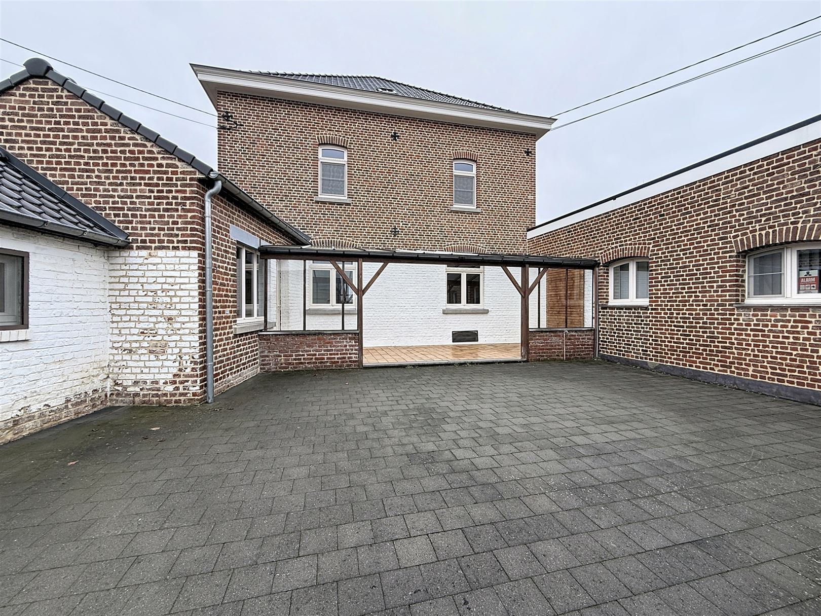 Ruime woning met 4 slpks en verhuurde studio + tuin foto 4