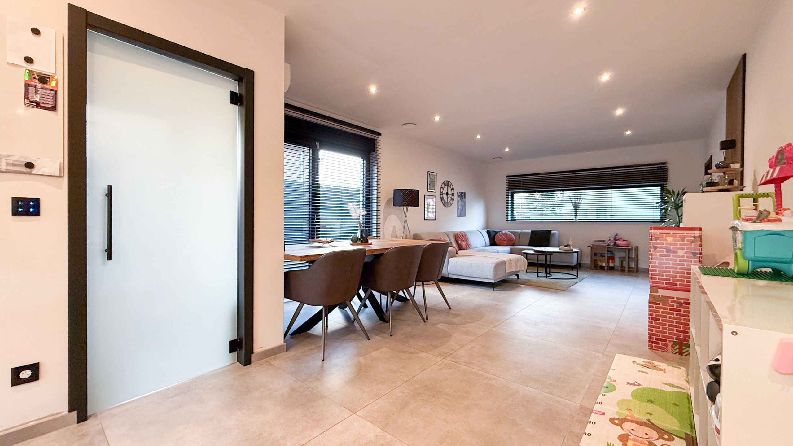 Moderne halfopen bebouwing (3 jaar oud) nabij E313 & E314! foto 8