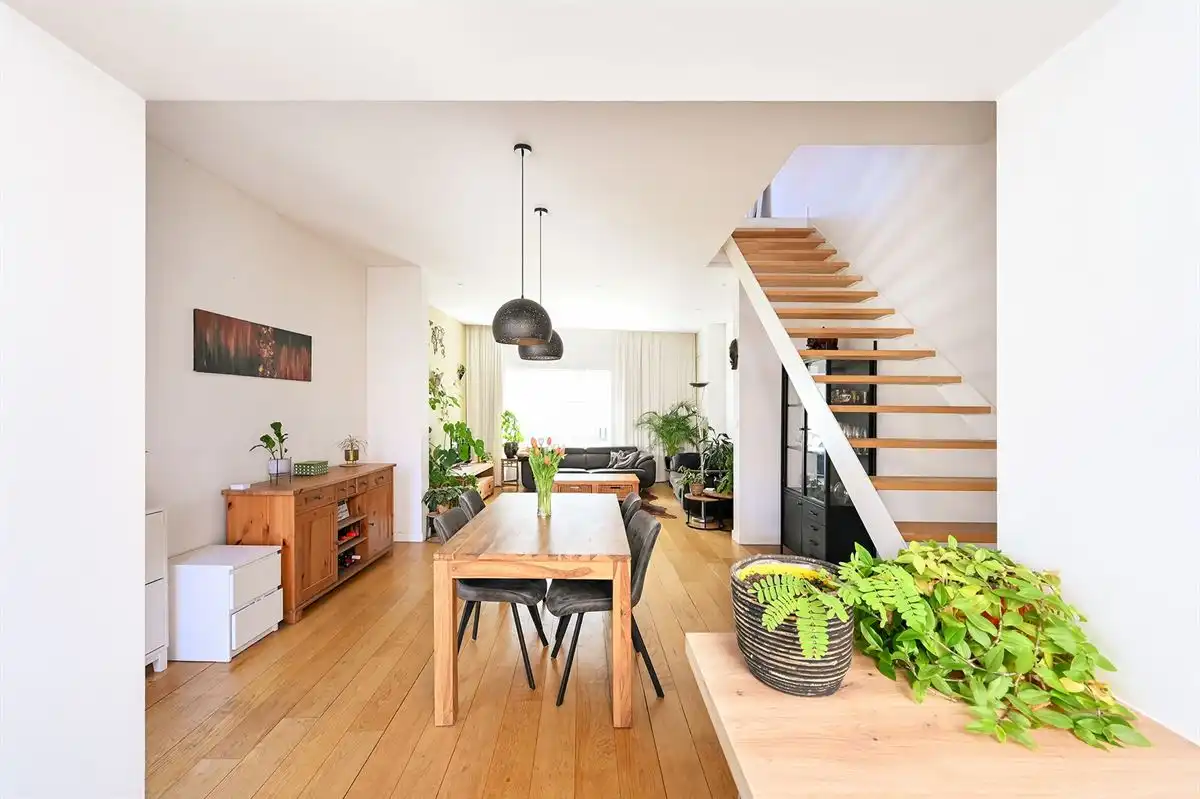Leuke (starters)woning met zij-ingang foto 10