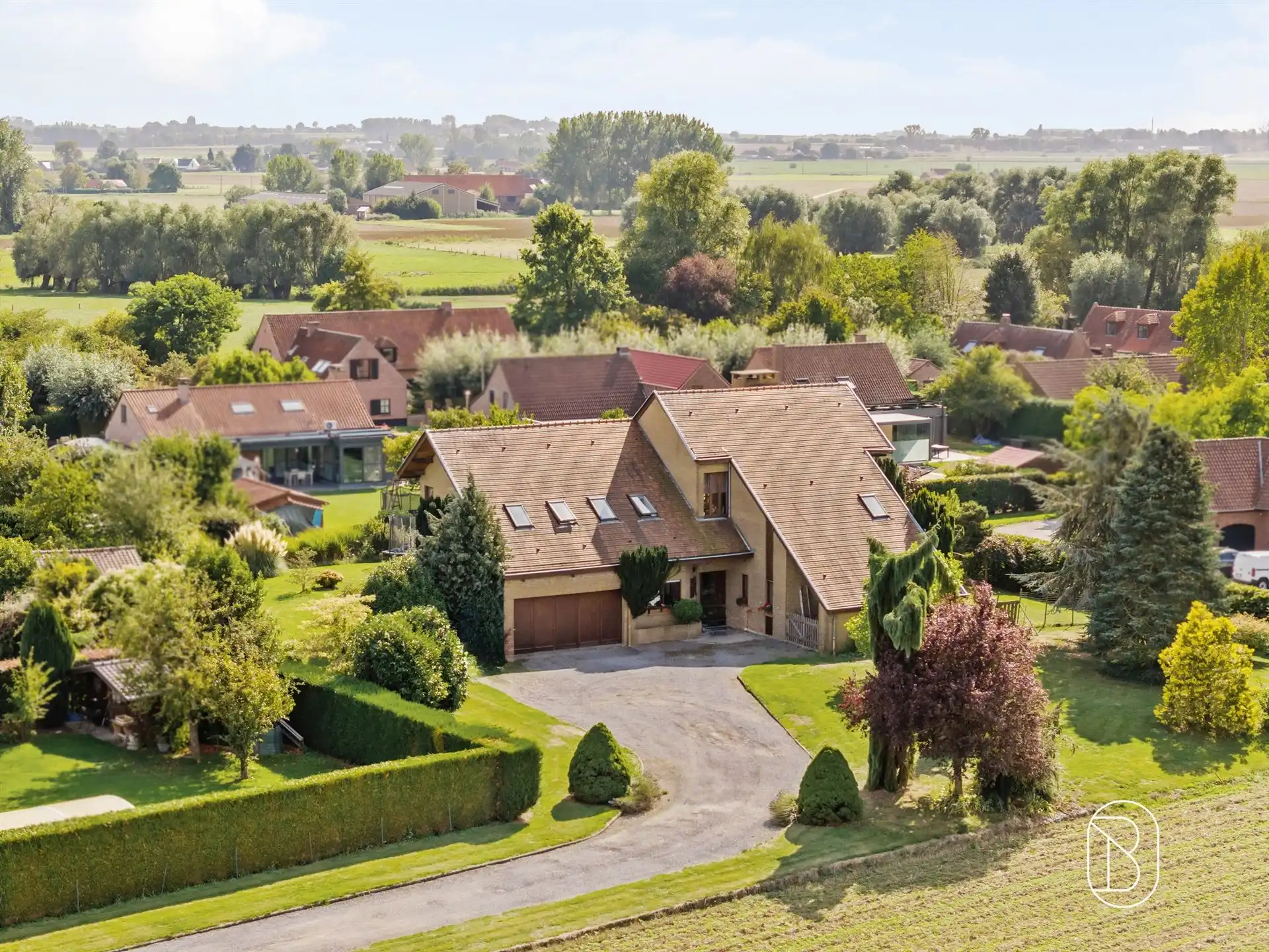Architectenvilla op een perceel van 3.024 m² foto 2