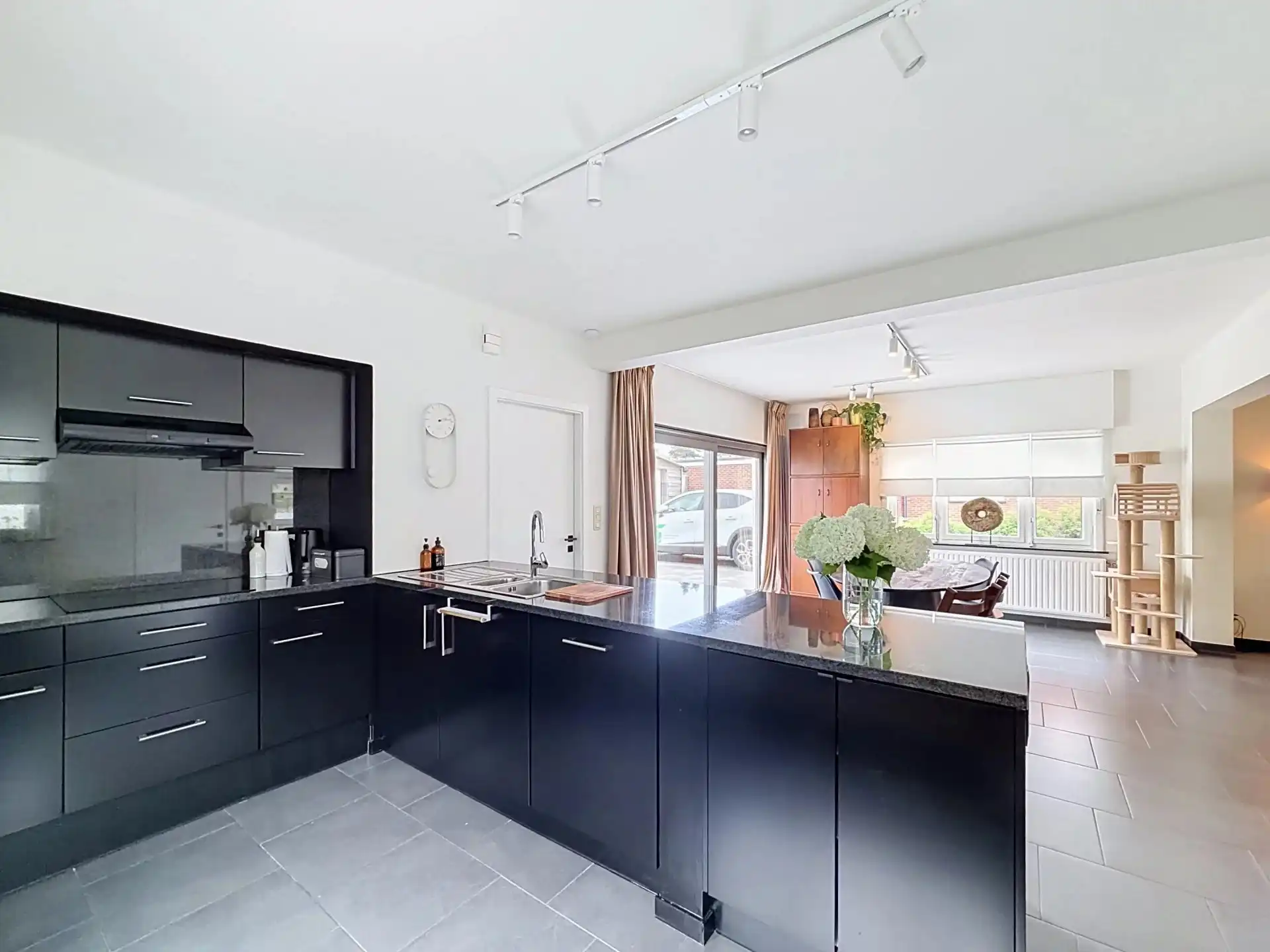 Instapklare gezellige woning op een mooi perceel met 3 slaapkamers en 2 badkamers foto 15