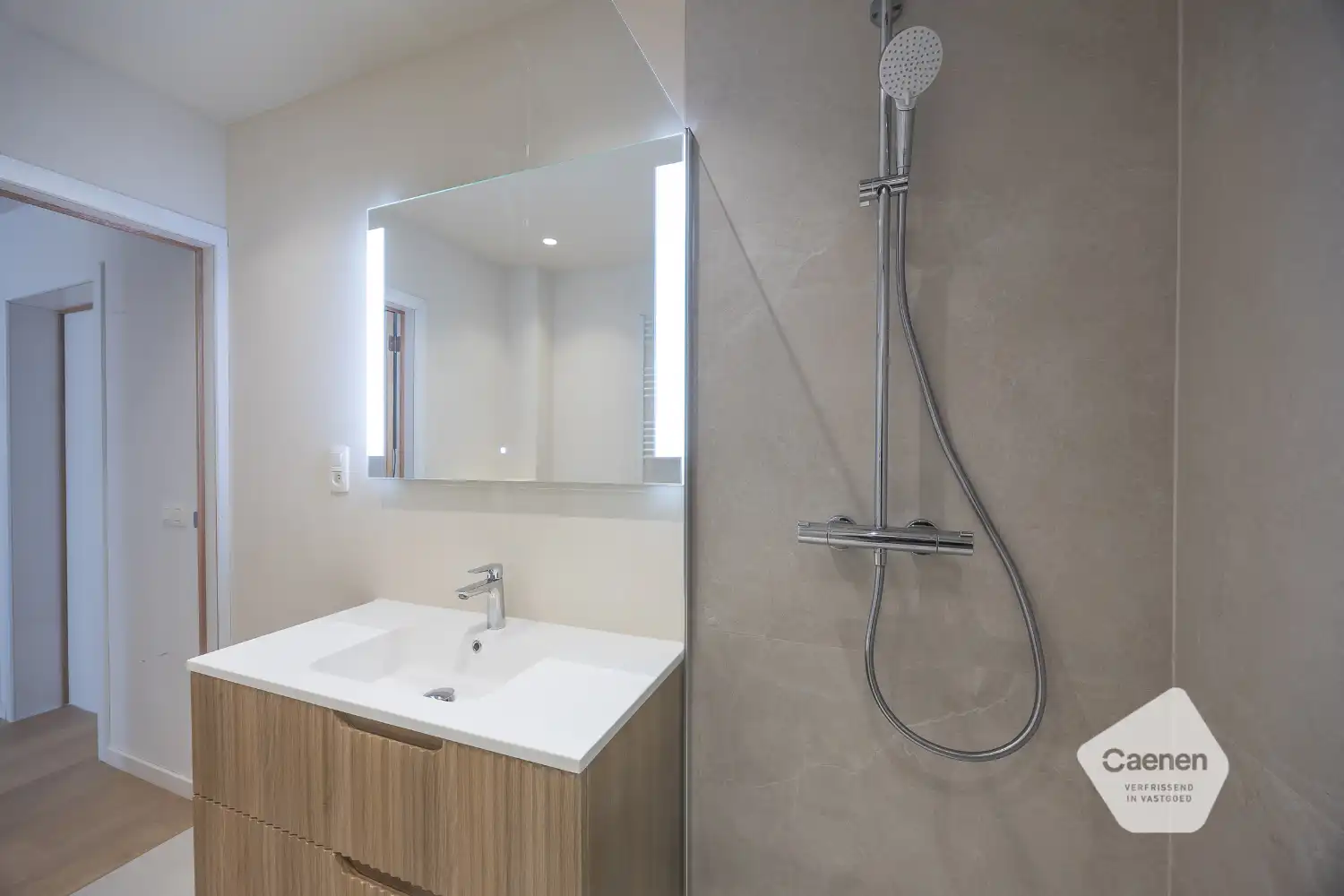 Gerenoveerd appartement te Mariakerke foto 12