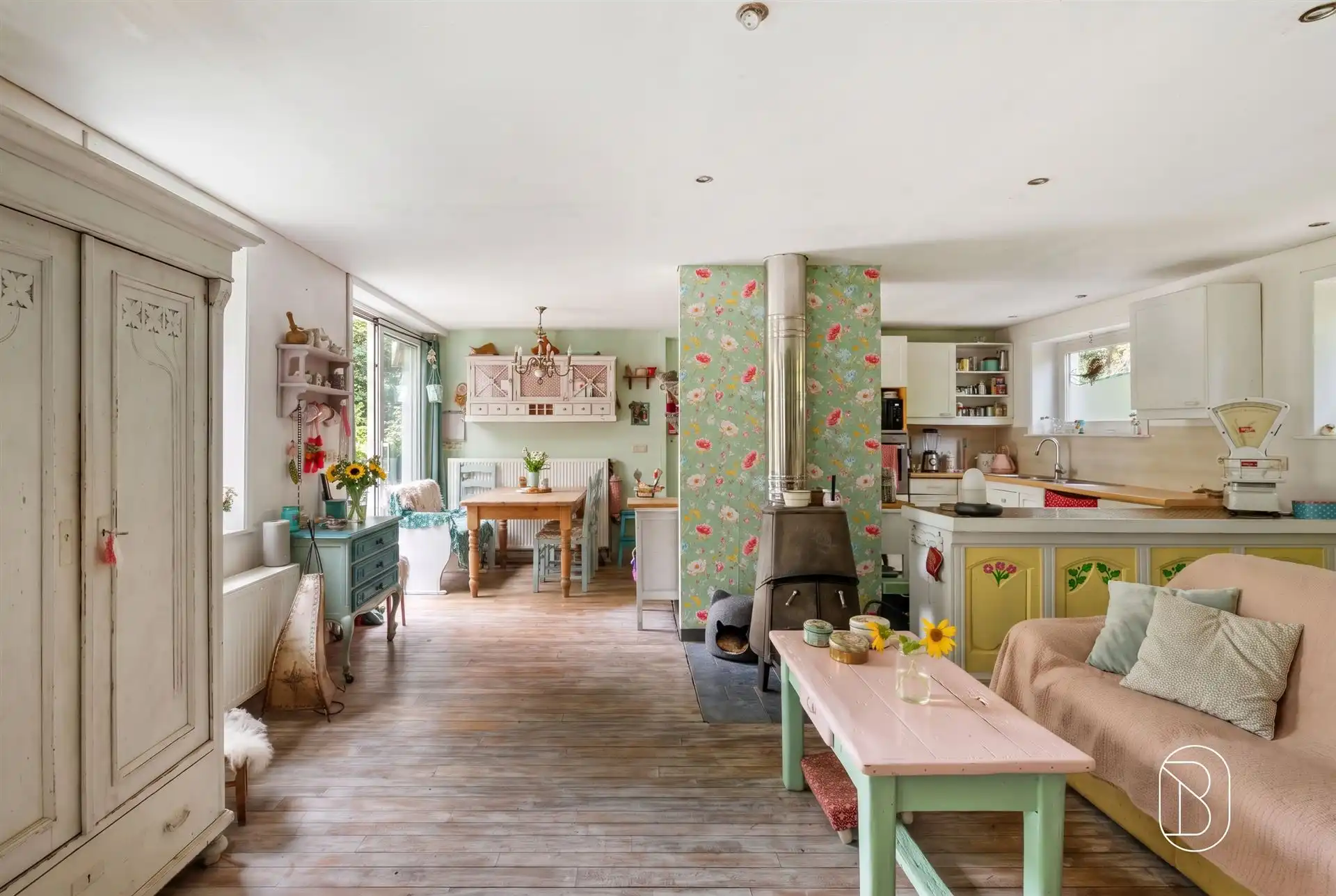Charmante woning met gîte en prachtige tuin! foto 9