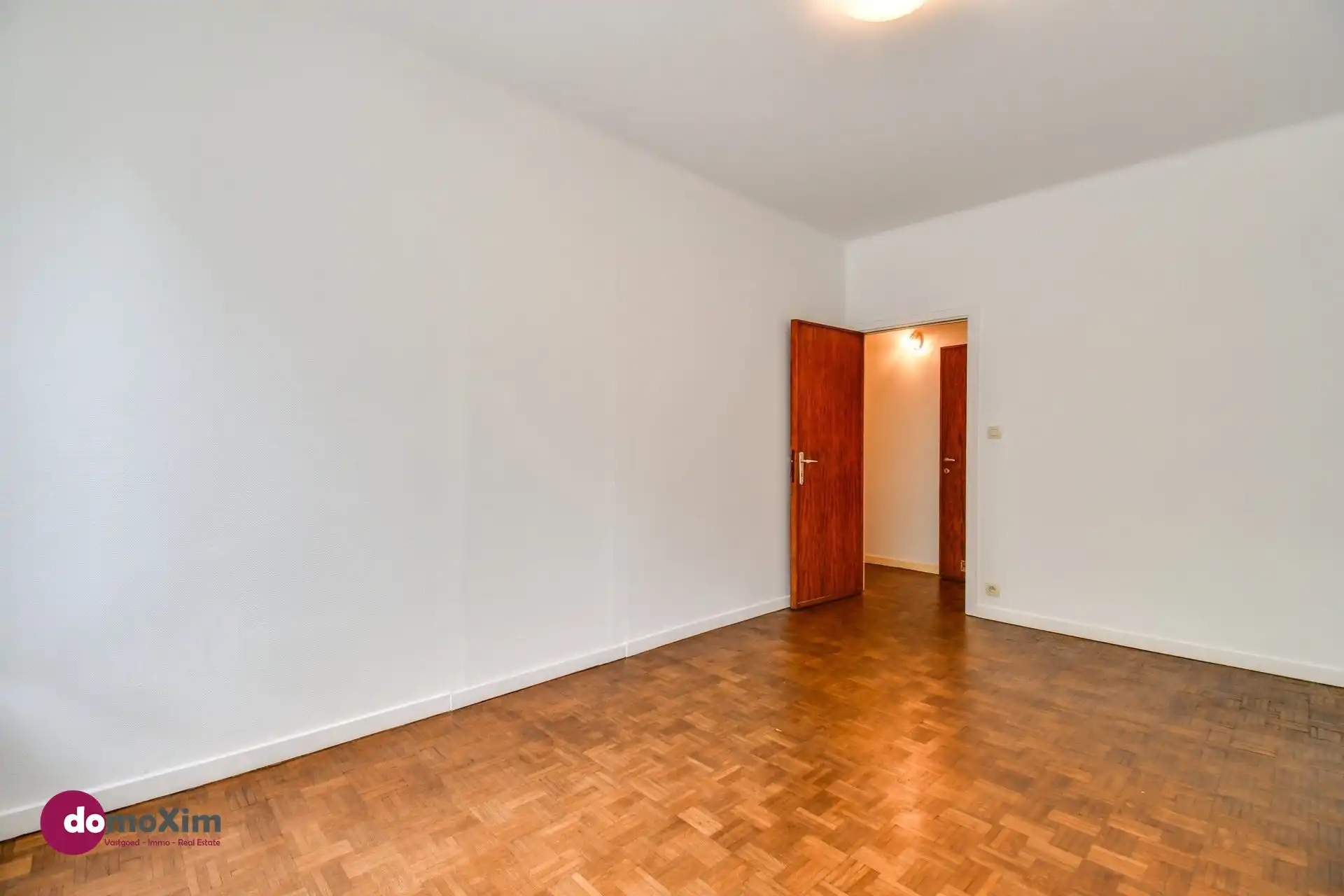 Appartement met één slaapkamer & garagebox in Schaarbeek foto 9