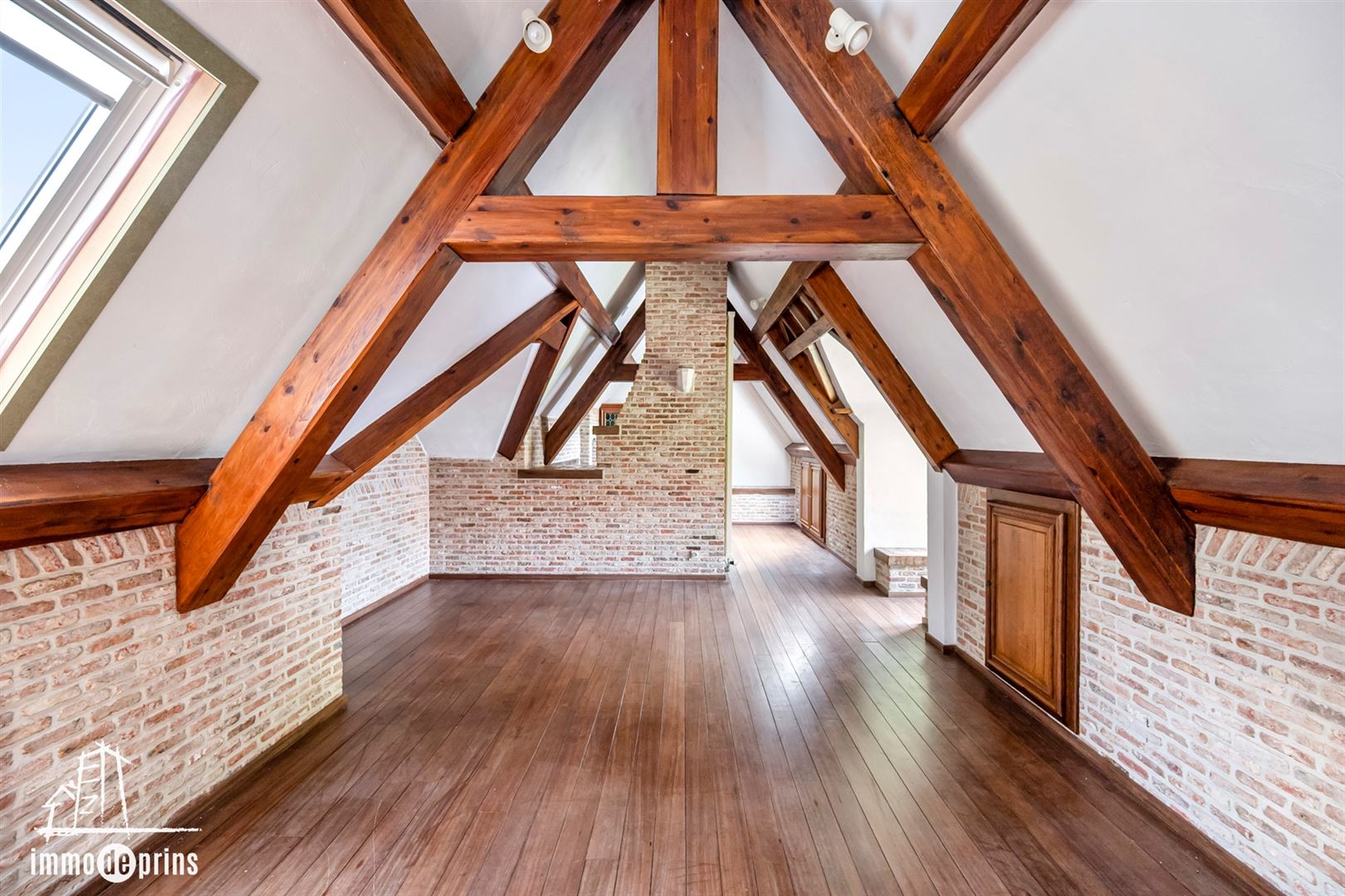 Ruime villa in residentiele wijk foto 25